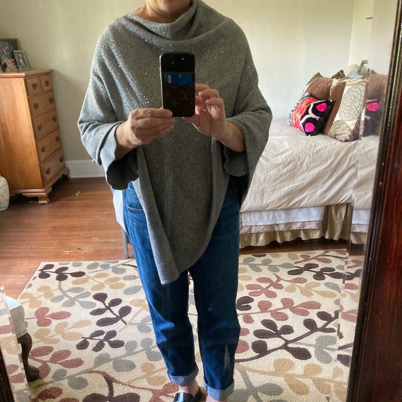 La Fiorentina Wrap/Poncho - Picture 7 of 9